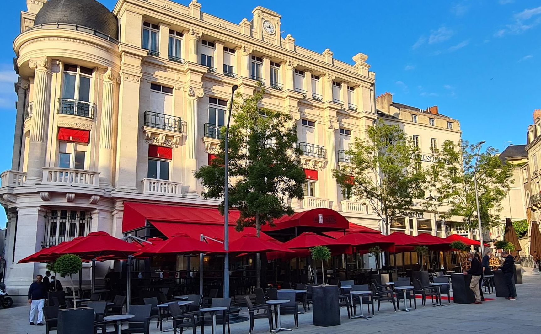 Summer Celebration at Brasserie du Théâtre in Angers